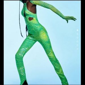 ZARA WOMAN NWT THE ALIEN HALLOWEEN
COLLECTION JUMPSUIT